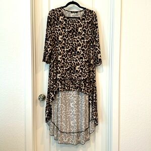 Ladies hi/lo cheetah top Nuggles